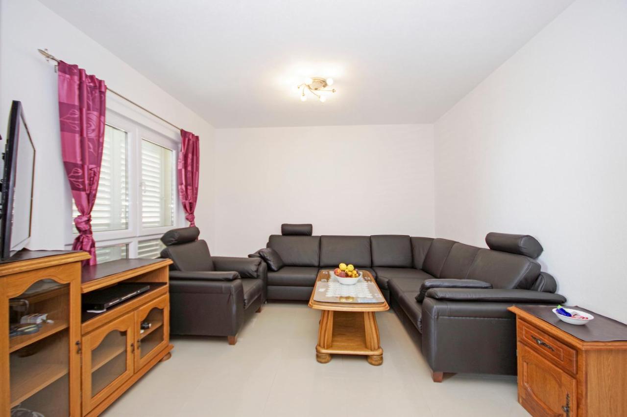 Apartmani Cezar Makarska Exterior foto