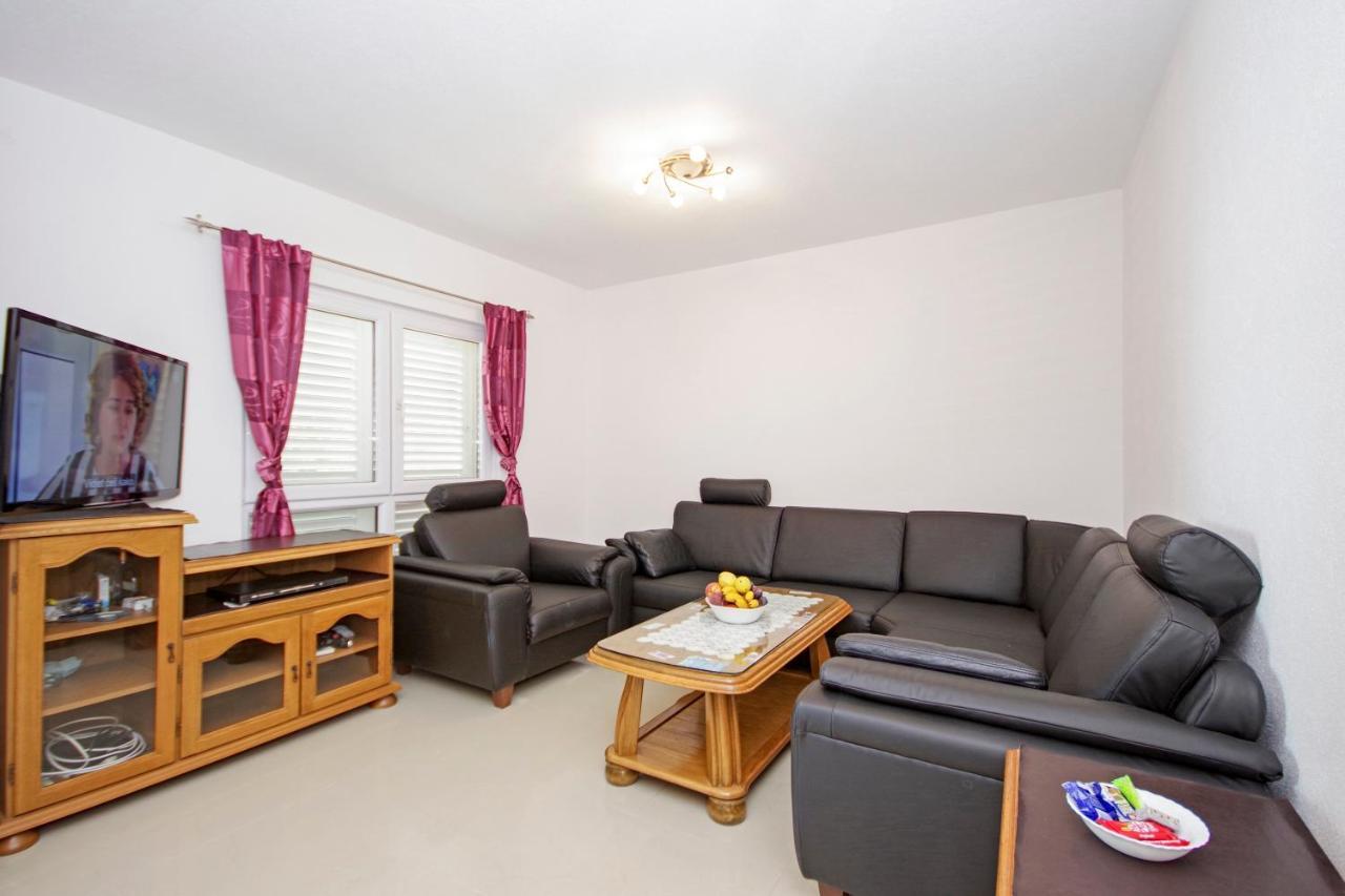 Apartmani Cezar Makarska Exterior foto