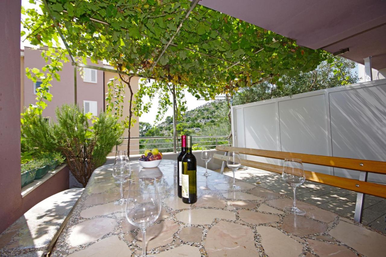 Apartmani Cezar Makarska Exterior foto